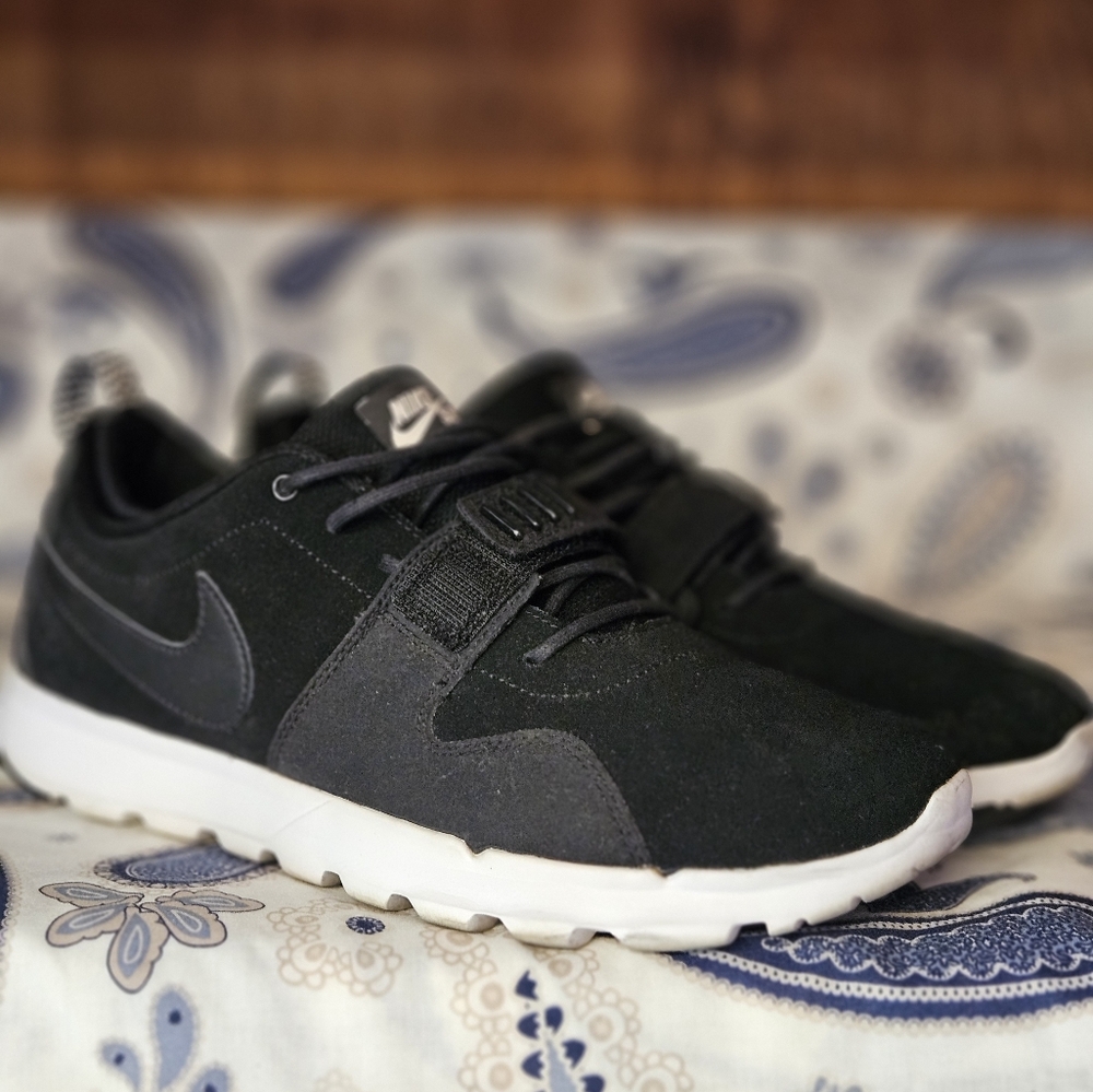 NIKE - Picture 3 of 12